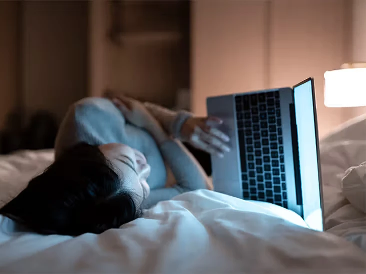 How does sleeping in total darkness improve your sleep?